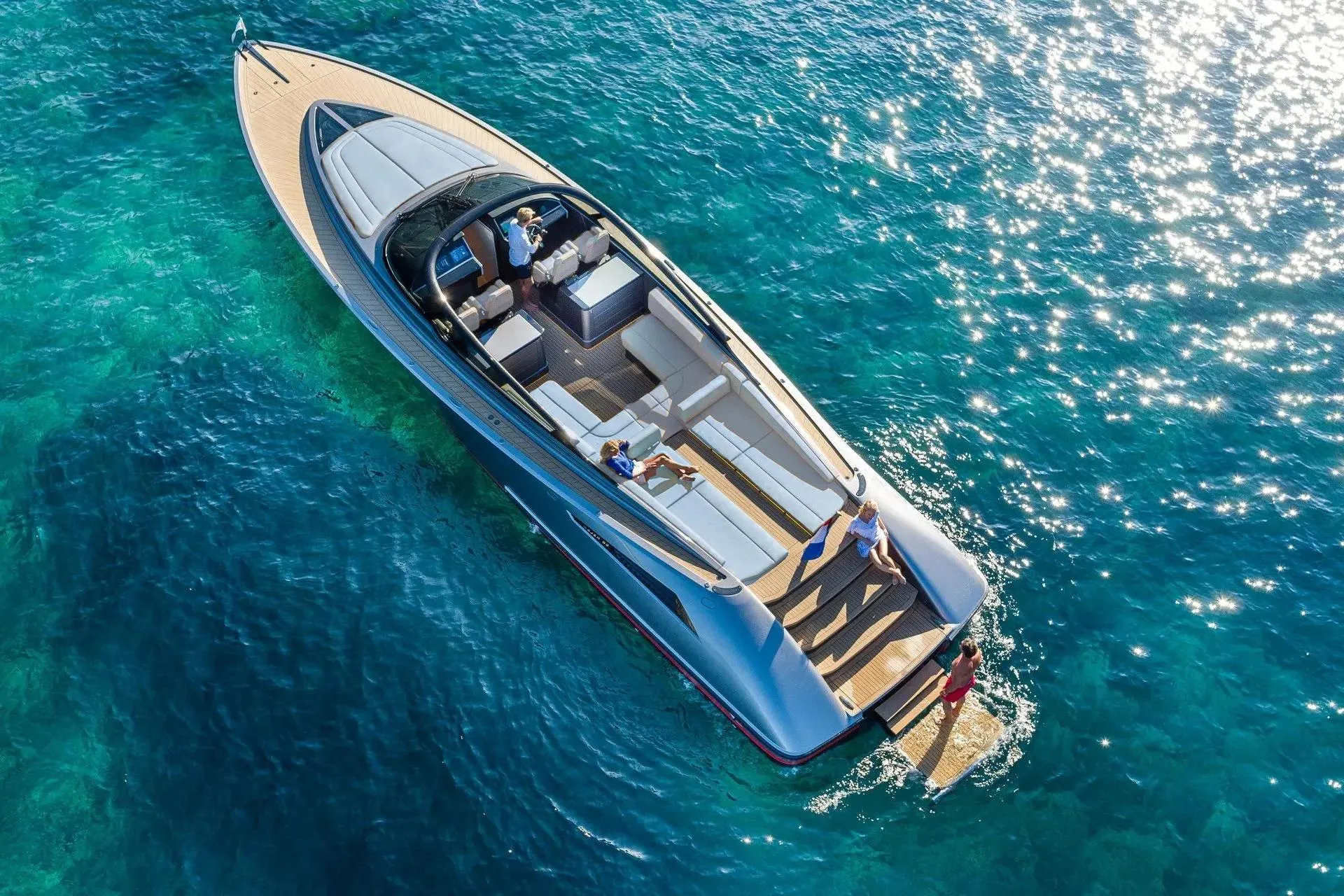 Wajer 55 running over clear blue water